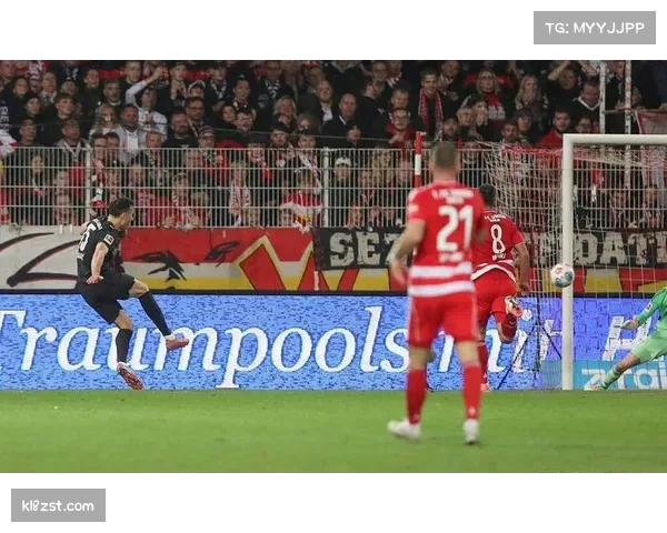 门兴塔巴科维奇补时头球破门 终结球队进球荒